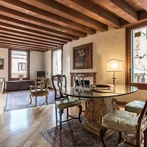 Apartment Fenice Double Canal View By Lionhost, Venice